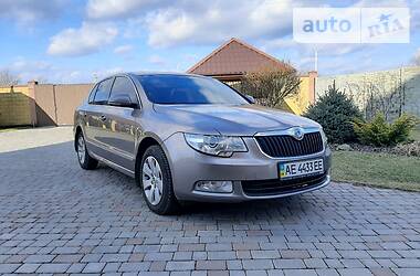 Седан Skoda Superb 2012 в 