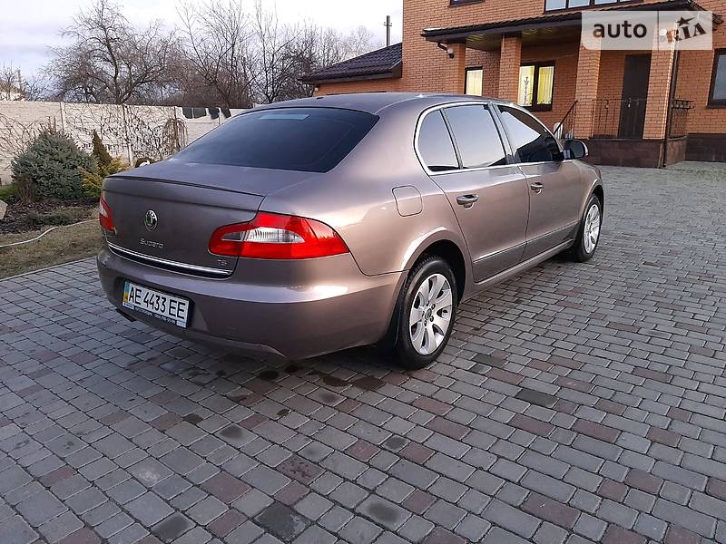 Седан Skoda Superb 2012 в Дніпрі