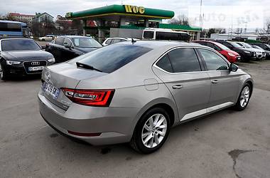 Седан Skoda Superb 2017 в Львове