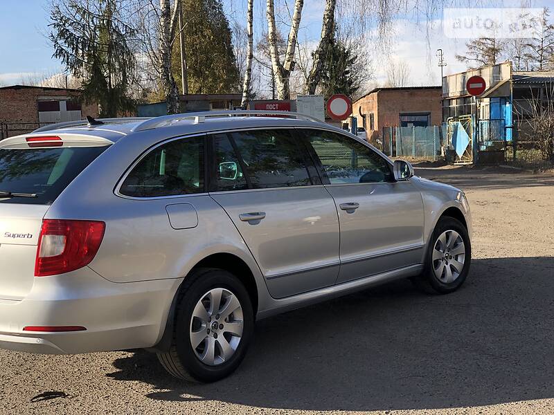 Універсал Skoda Superb 2011 в Радивиліві