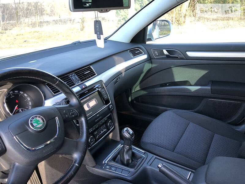Універсал Skoda Superb 2011 в Радивиліві