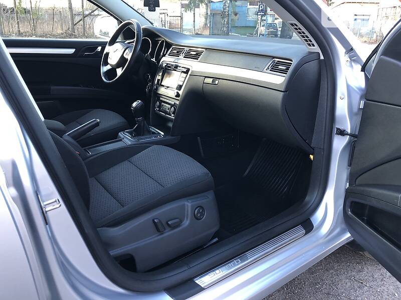 Універсал Skoda Superb 2011 в Радивиліві