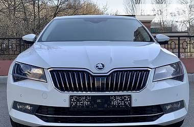 Седан Skoda Superb 2016 в Киеве