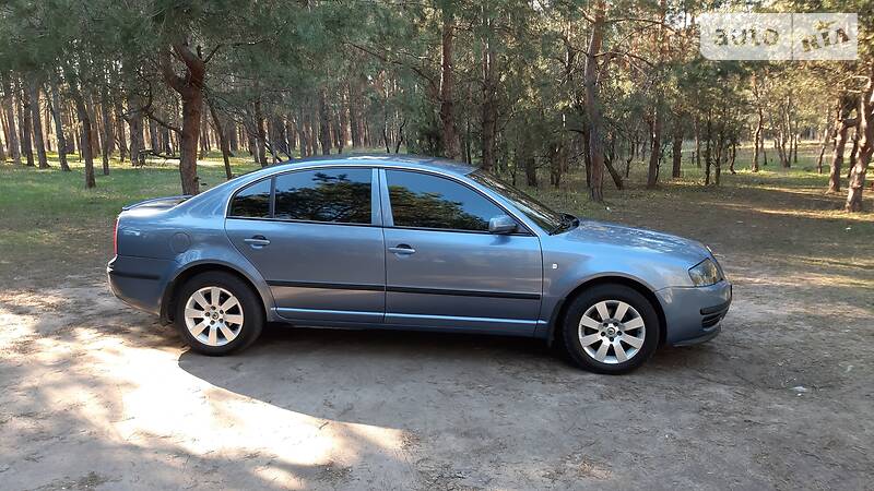 Седан Skoda Superb 2004 в Кропивницькому