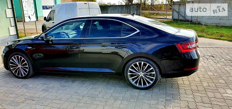Седан Skoda Superb 2016 в Іршаві