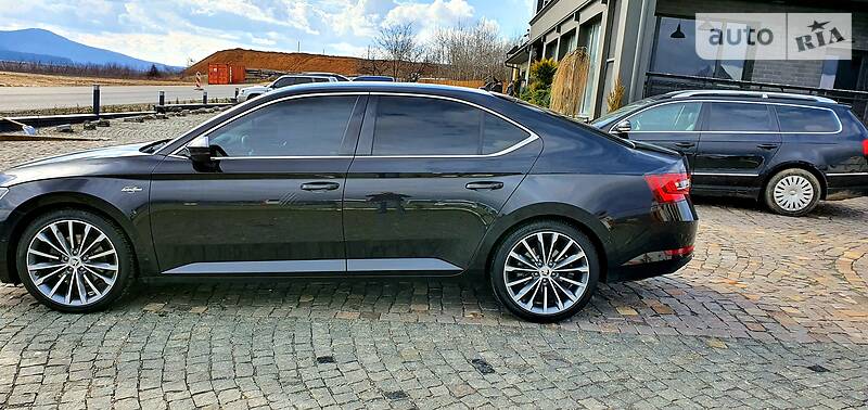 Седан Skoda Superb 2016 в Іршаві