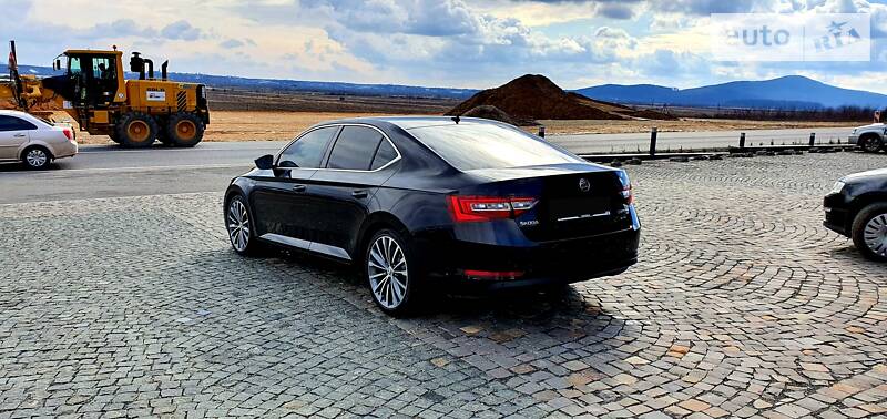 Седан Skoda Superb 2016 в Іршаві