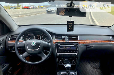 Седан Skoda Superb 2010 в Днепре