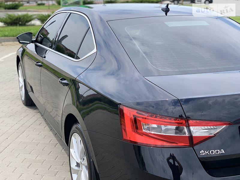 Седан Skoda Superb 2018 в Мукачево