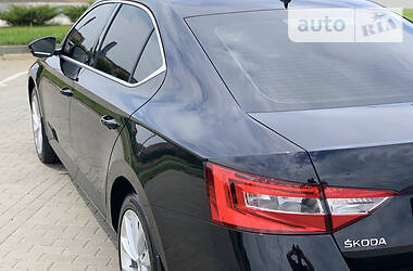 Седан Skoda Superb 2018 в 