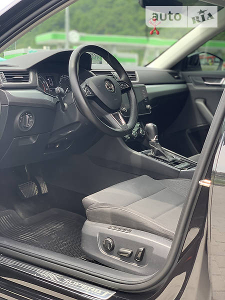 Седан Skoda Superb 2018 в Мукачево