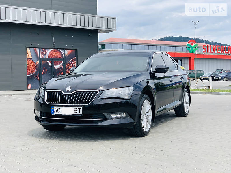 Седан Skoda Superb 2018 в 