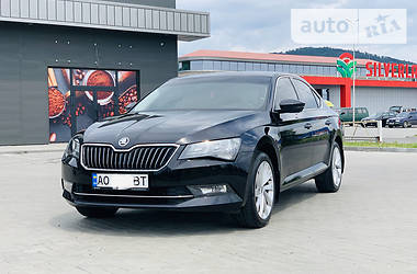 Седан Skoda Superb 2018 в 