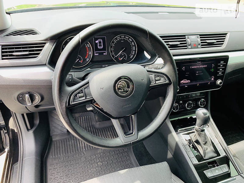 Седан Skoda Superb 2018 в Мукачево