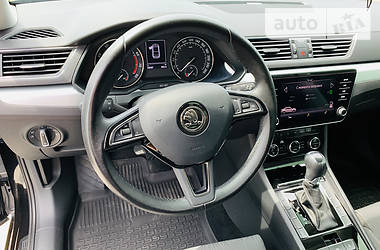 Седан Skoda Superb 2018 в 