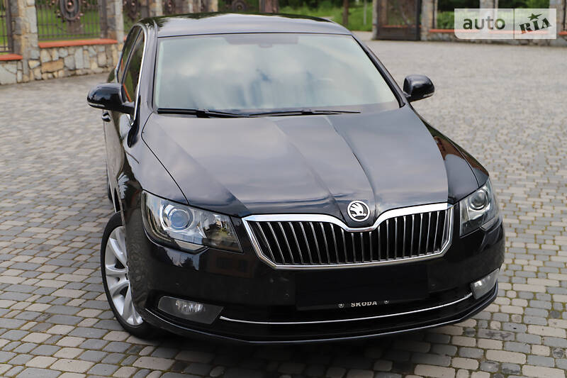Седан Skoda Superb 2015 в Івано-Франківську