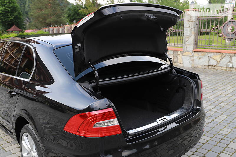 Седан Skoda Superb 2015 в Івано-Франківську