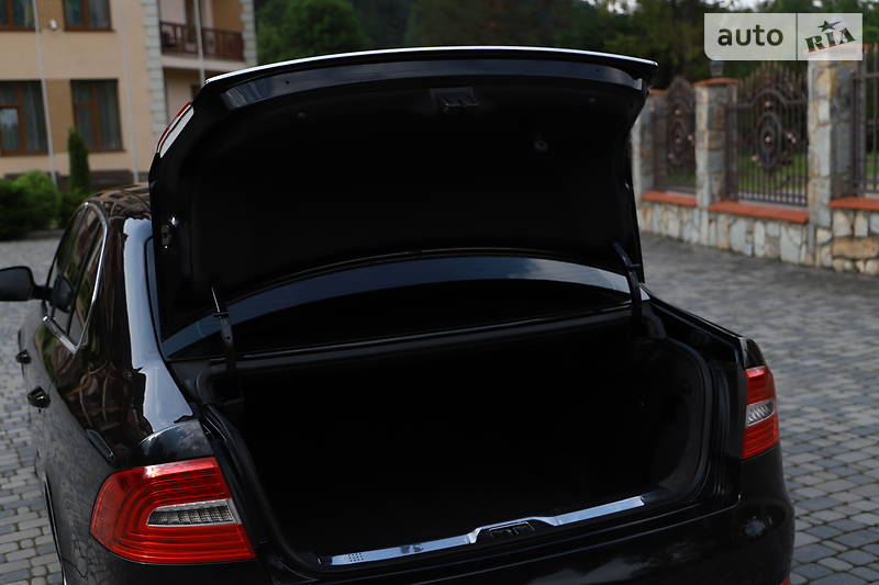 Седан Skoda Superb 2015 в Івано-Франківську