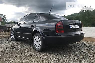 Седан Skoda Superb 2003 в Рахові