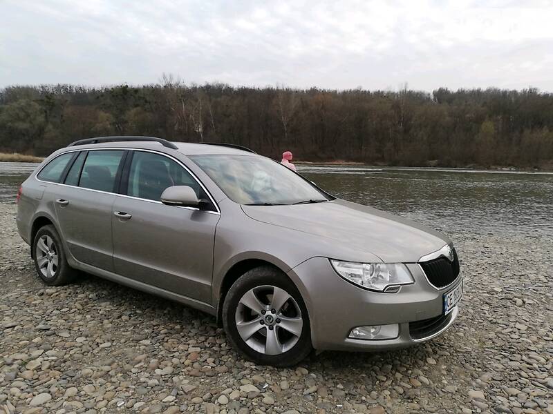 Универсал Skoda Superb 2011 в Черновцах