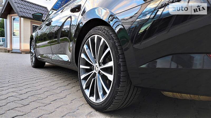 Універсал Skoda Superb 2016 в Чернівцях