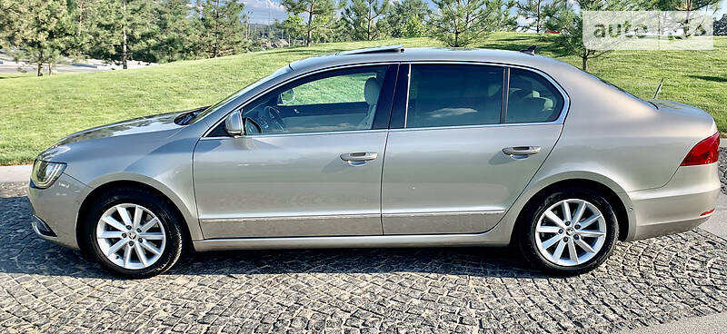 Седан Skoda Superb 2015 в Днепре