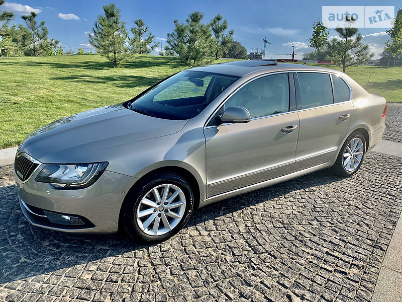 Седан Skoda Superb 2015 в Днепре