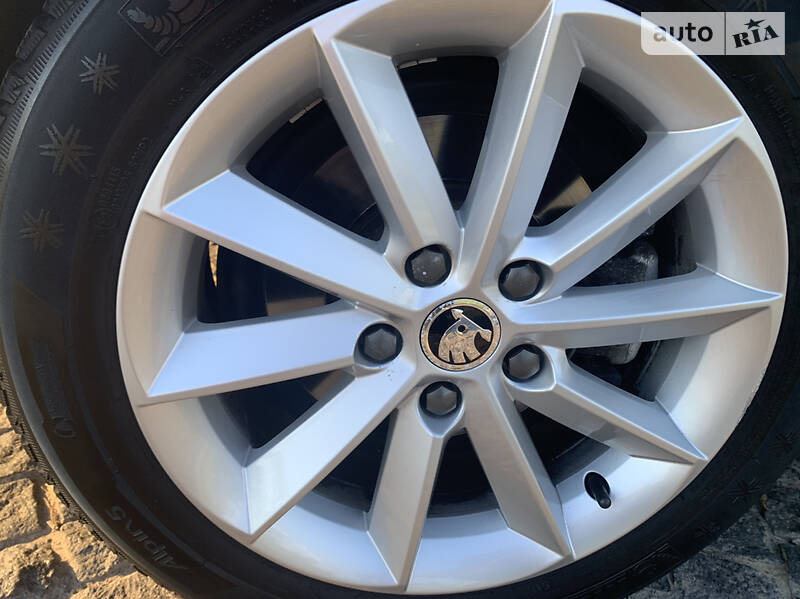 Седан Skoda Superb 2015 в Днепре