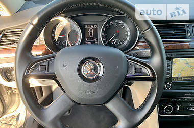 Седан Skoda Superb 2015 в 