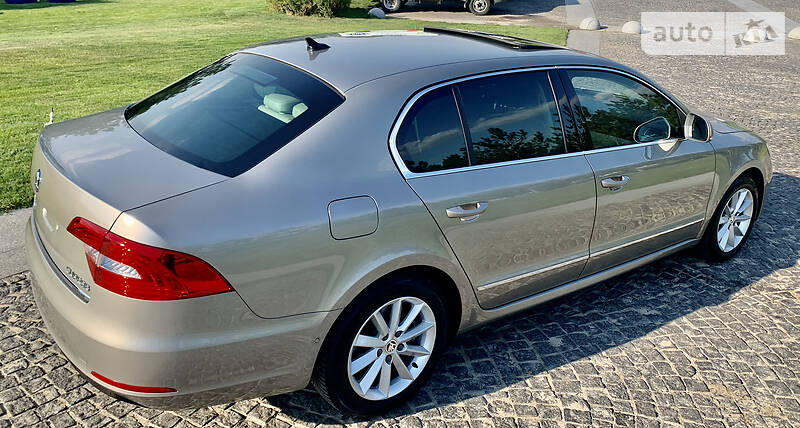 Седан Skoda Superb 2015 в Днепре