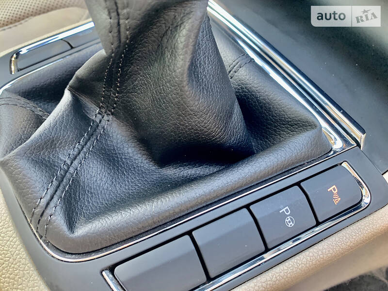 Седан Skoda Superb 2015 в Днепре