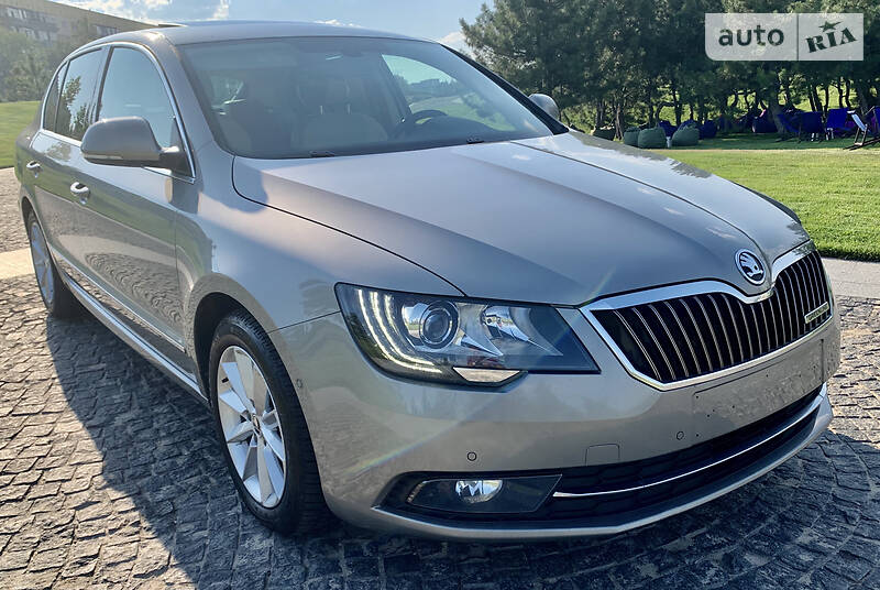 Седан Skoda Superb 2015 в Днепре