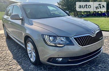 Седан Skoda Superb 2015 в Дніпрі