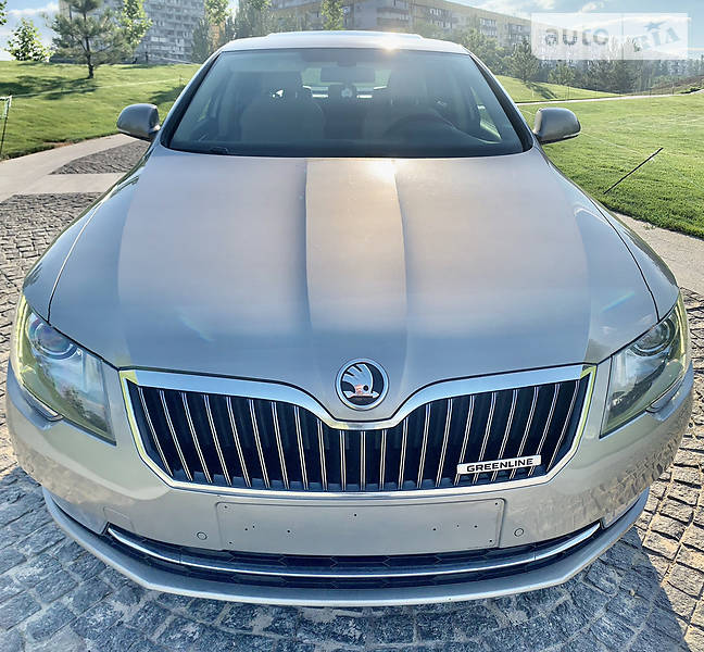 Седан Skoda Superb 2015 в Днепре