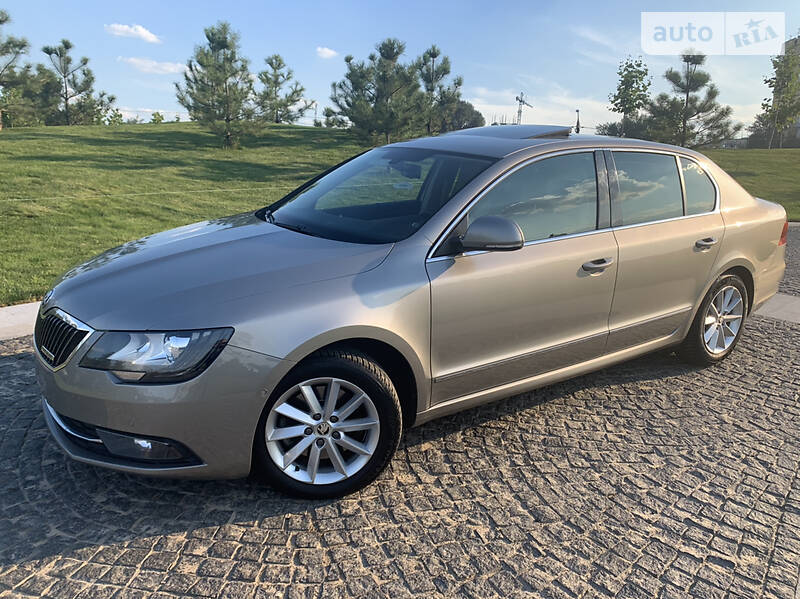 Седан Skoda Superb 2015 в Днепре