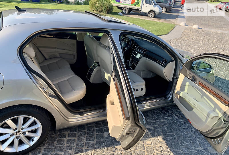 Седан Skoda Superb 2015 в Днепре