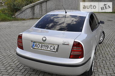 Седан Skoda Superb 2004 в Сваляве