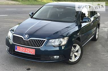 Седан Skoda Superb 2015 в Львове