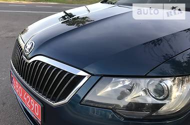 Седан Skoda Superb 2015 в Львове