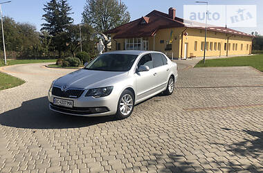 Седан Skoda Superb 2015 в Львове