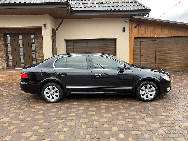 Седан Skoda Superb 2012 в Черновцах