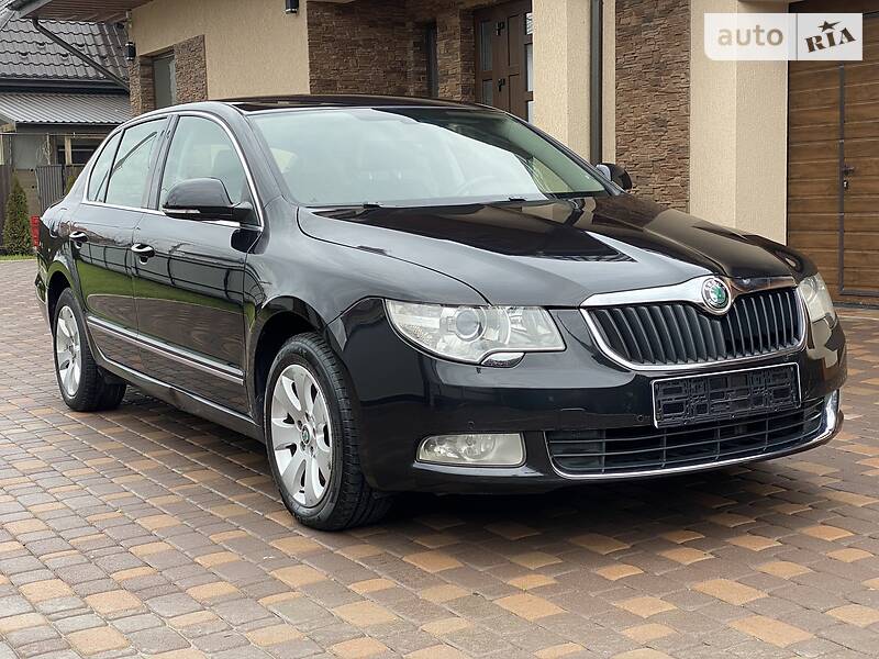 Седан Skoda Superb 2012 в Черновцах