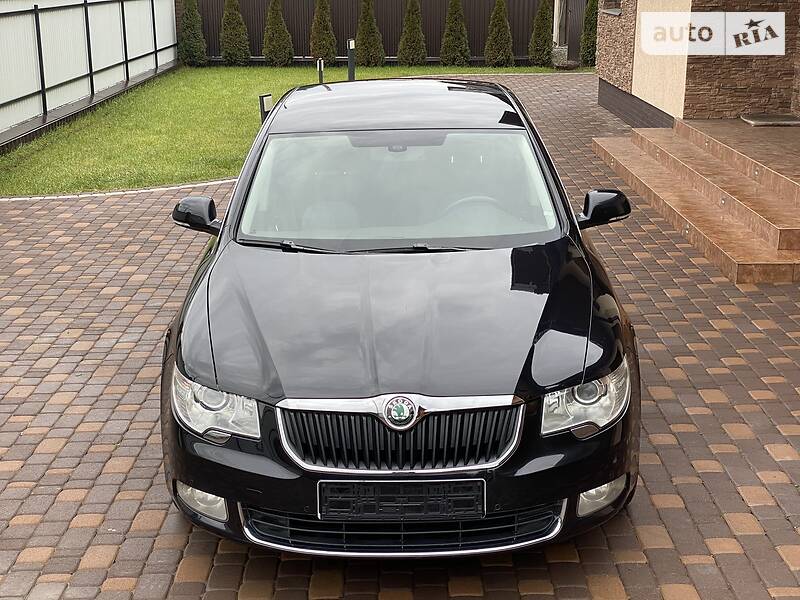 Седан Skoda Superb 2012 в Черновцах