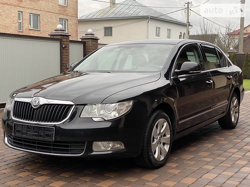 Седан Skoda Superb 2012 в Черновцах