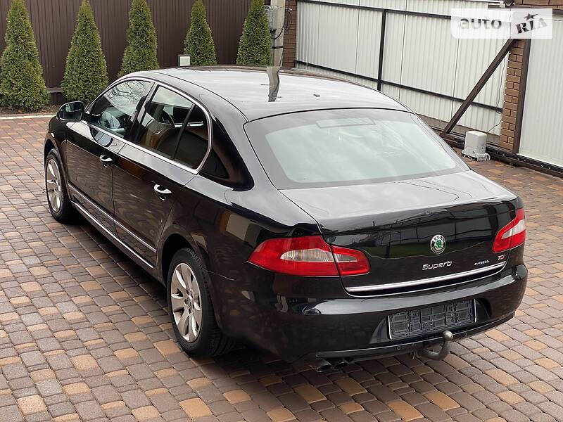 Седан Skoda Superb 2012 в Черновцах