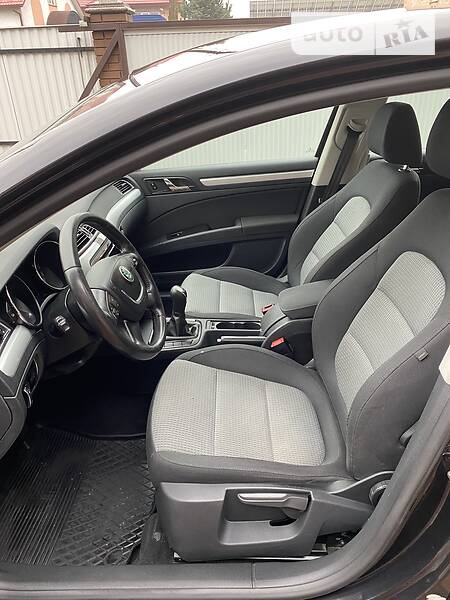 Седан Skoda Superb 2012 в Черновцах