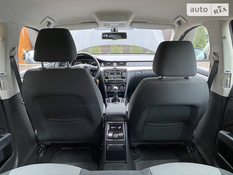 Седан Skoda Superb 2012 в Черновцах