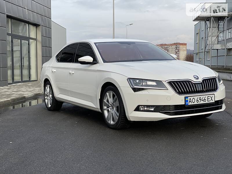 Седан Skoda Superb 2017 в Мукачево