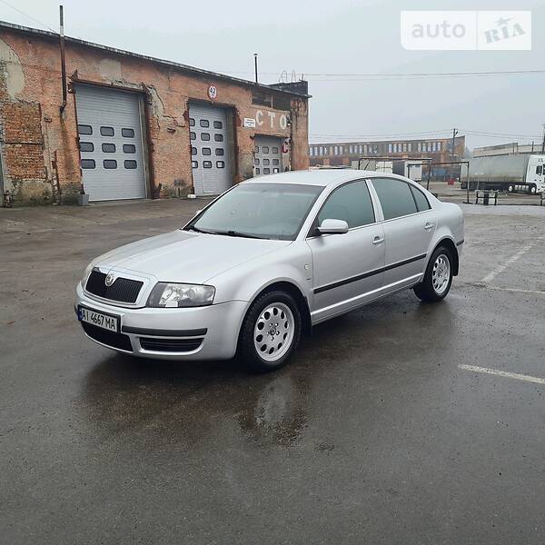 Седан Skoda Superb 2004 в Киеве