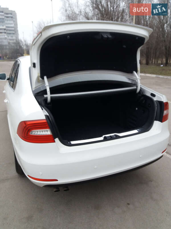 Лифтбек Skoda Superb 2014 в Запорожье